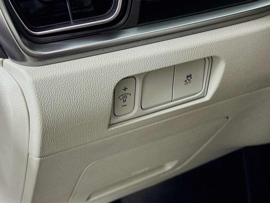 Certified 2025 Kia Sorento S image 22