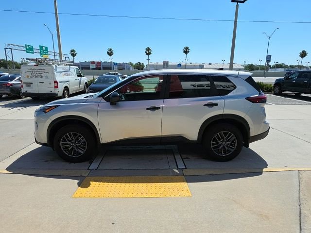 Used 2025 Nissan Rogue S FWD image 7