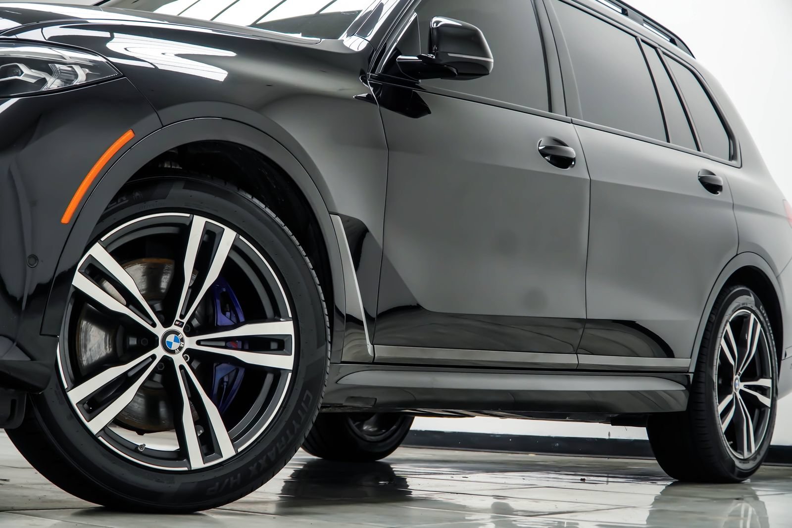 Used 2020 BMW X7 xDrive40i w/ M Sport Package AWD/4WD image 3