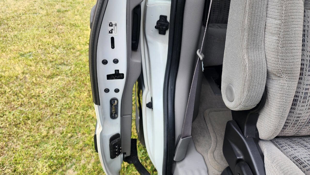 Used 2004 Chevrolet Venture LT FWD image 34