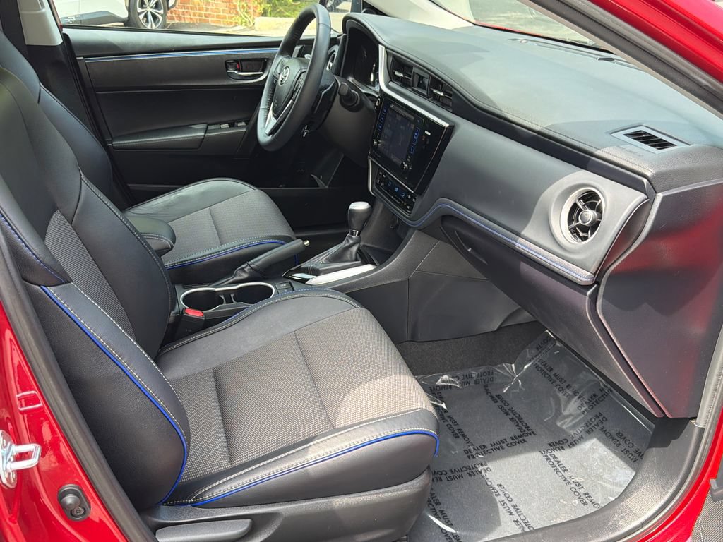 Used 2017 Toyota Corolla SE w/ SE Premium Package FWD image 12