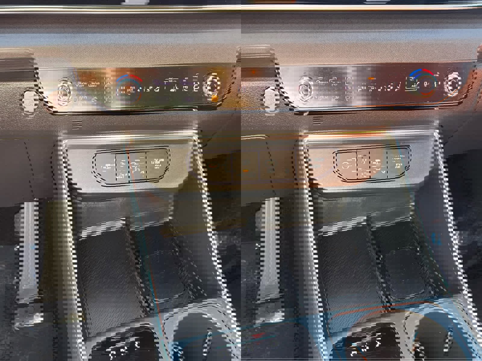 Used 2025 Kia Carnival EX image 34