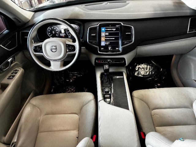 Used 2020 Volvo XC90 T5 Momentum w/ Protection Package Premier FWD image 3