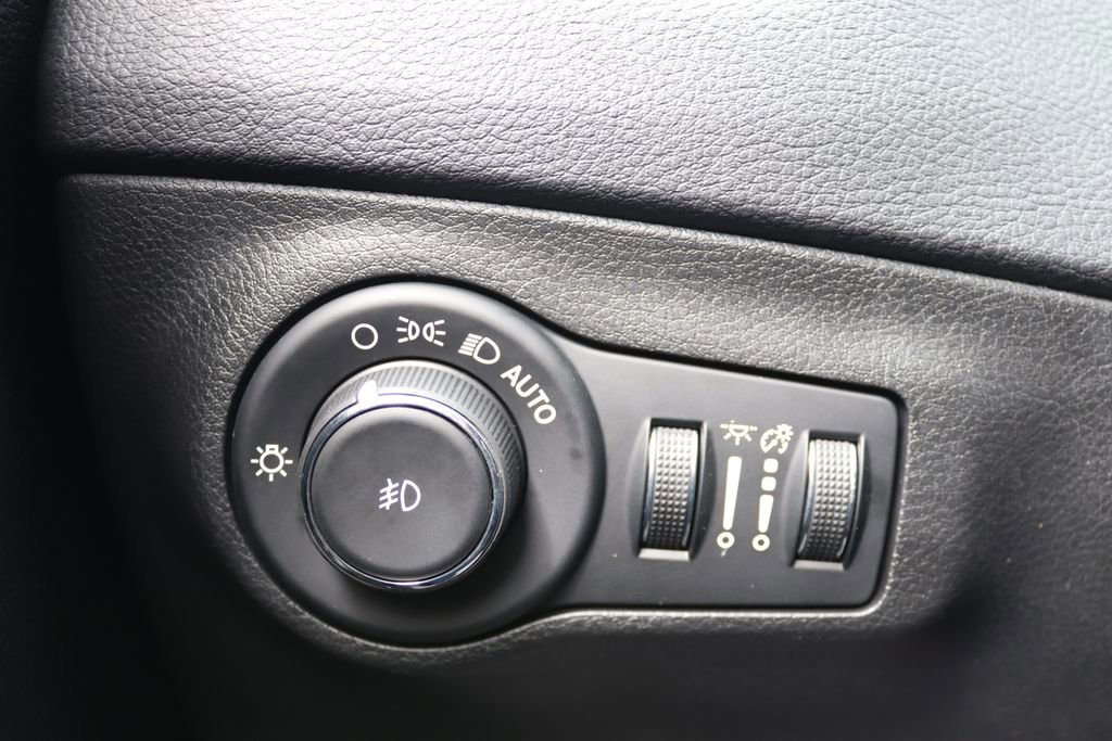 Used 2020 Jeep Compass Limited image 28