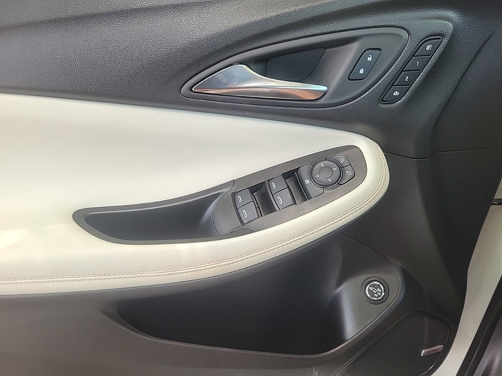 Used 2024 Buick Encore GX Avenir w/ Avenir Technology Package FWD image 18