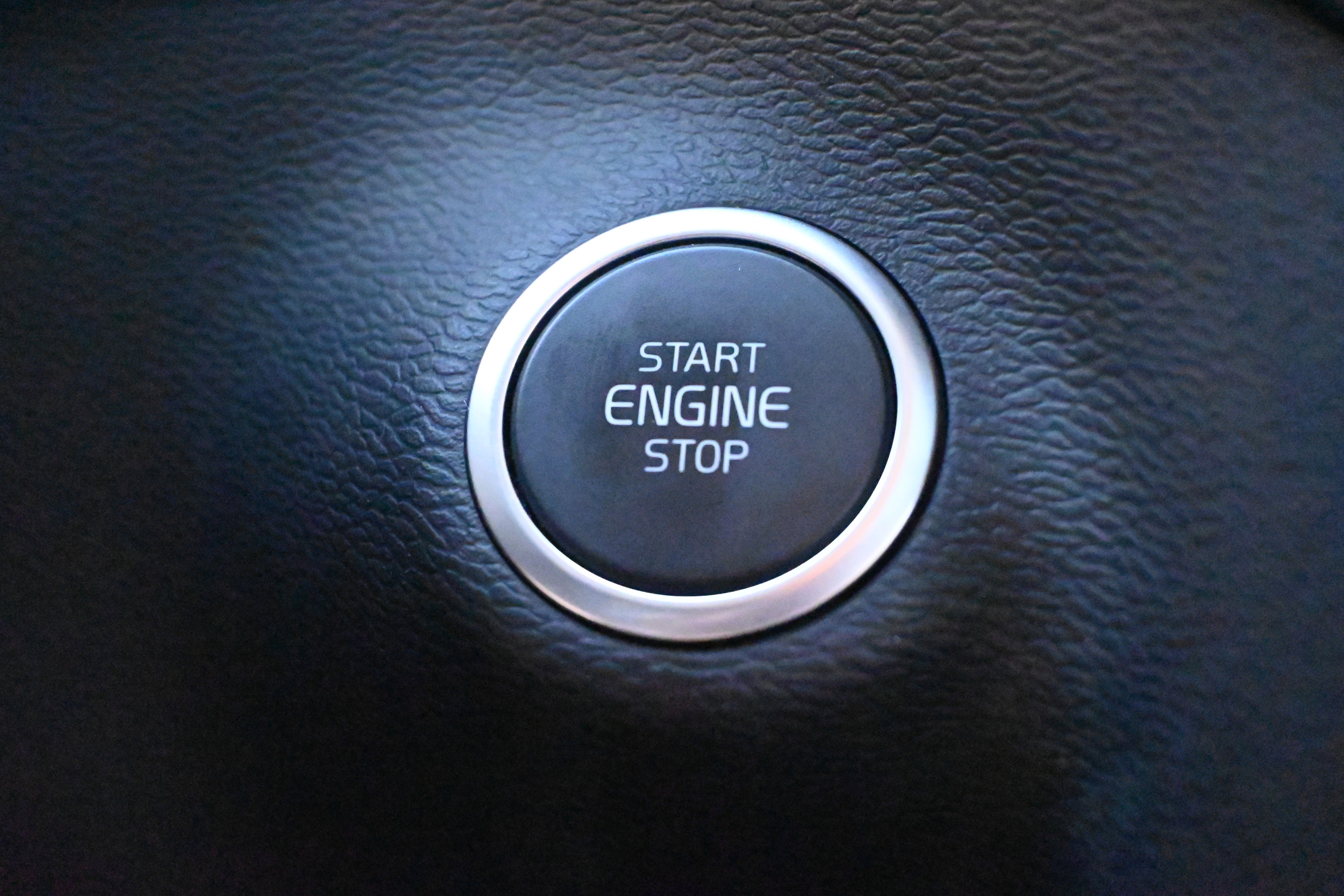 Used 2025 Volvo XC40 B5 Plus image 35