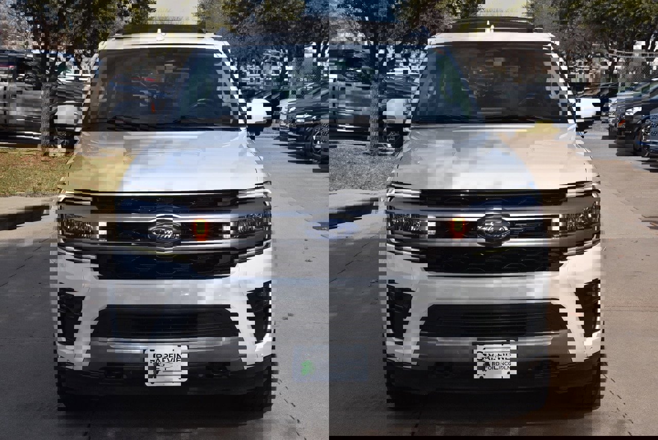 Used 2022 Ford Expedition Max XLT image 3