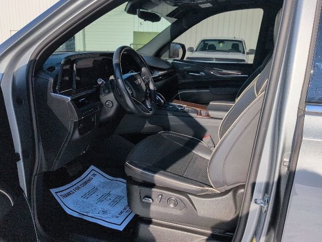Used 2024 Cadillac Escalade ESV Premium Luxury image 10