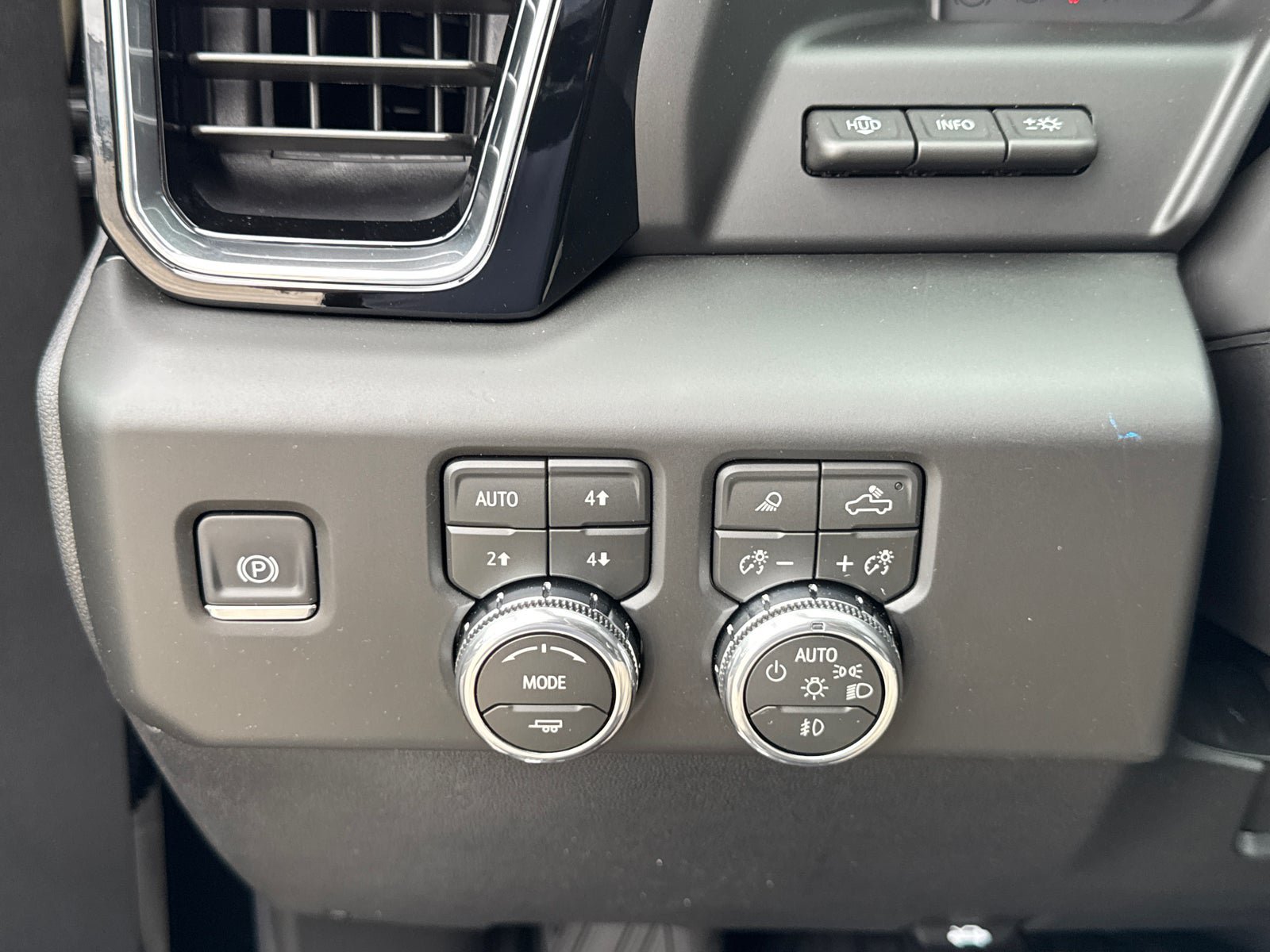 New 2026 GMC Sierra 2500 Denali w/ Denali Reserve Package AWD/4WD image 33
