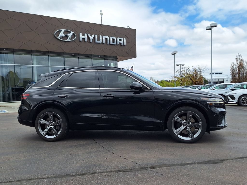 Used 2022 Genesis GV70 3.5T Sport w/ Sport Prestige Package AWD/4WD image 2
