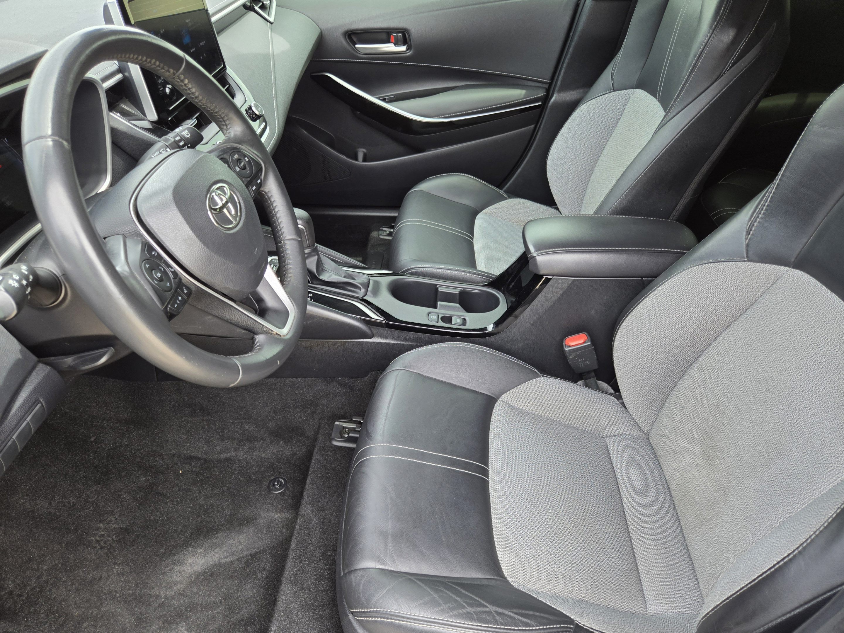 Used 2023 Toyota Corolla XSE FWD image 9