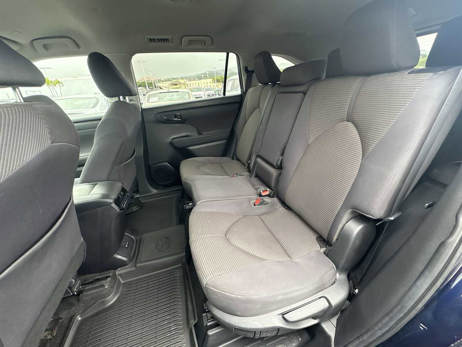 Used 2023 Toyota Highlander L image 23