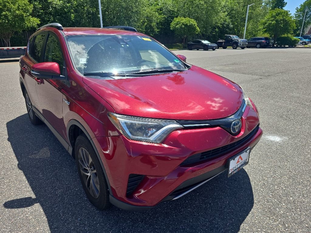 Used 2018 Toyota RAV4 LE AWD/4WD image 3