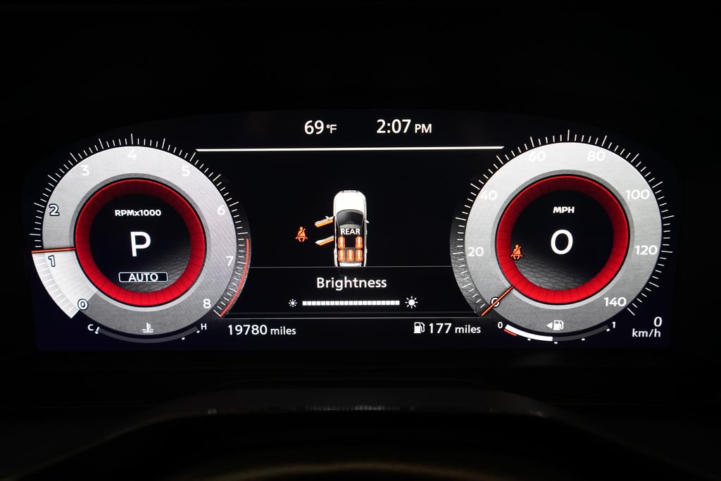 Used 2025 Nissan Pathfinder Platinum AWD/4WD image 2