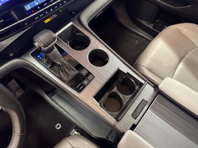 Certified 2025 Toyota Sienna XLE FWD image 23