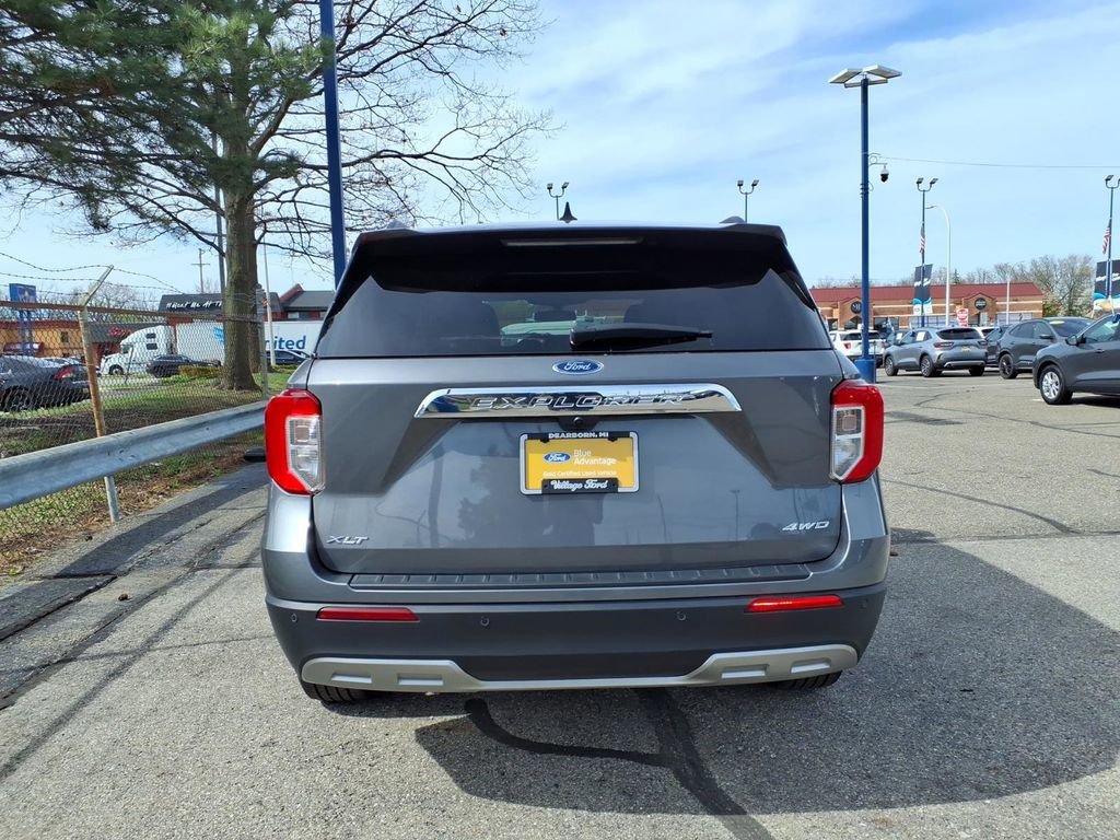 Used 2023 Ford Explorer XLT w/ Equipment Group 202A image 7