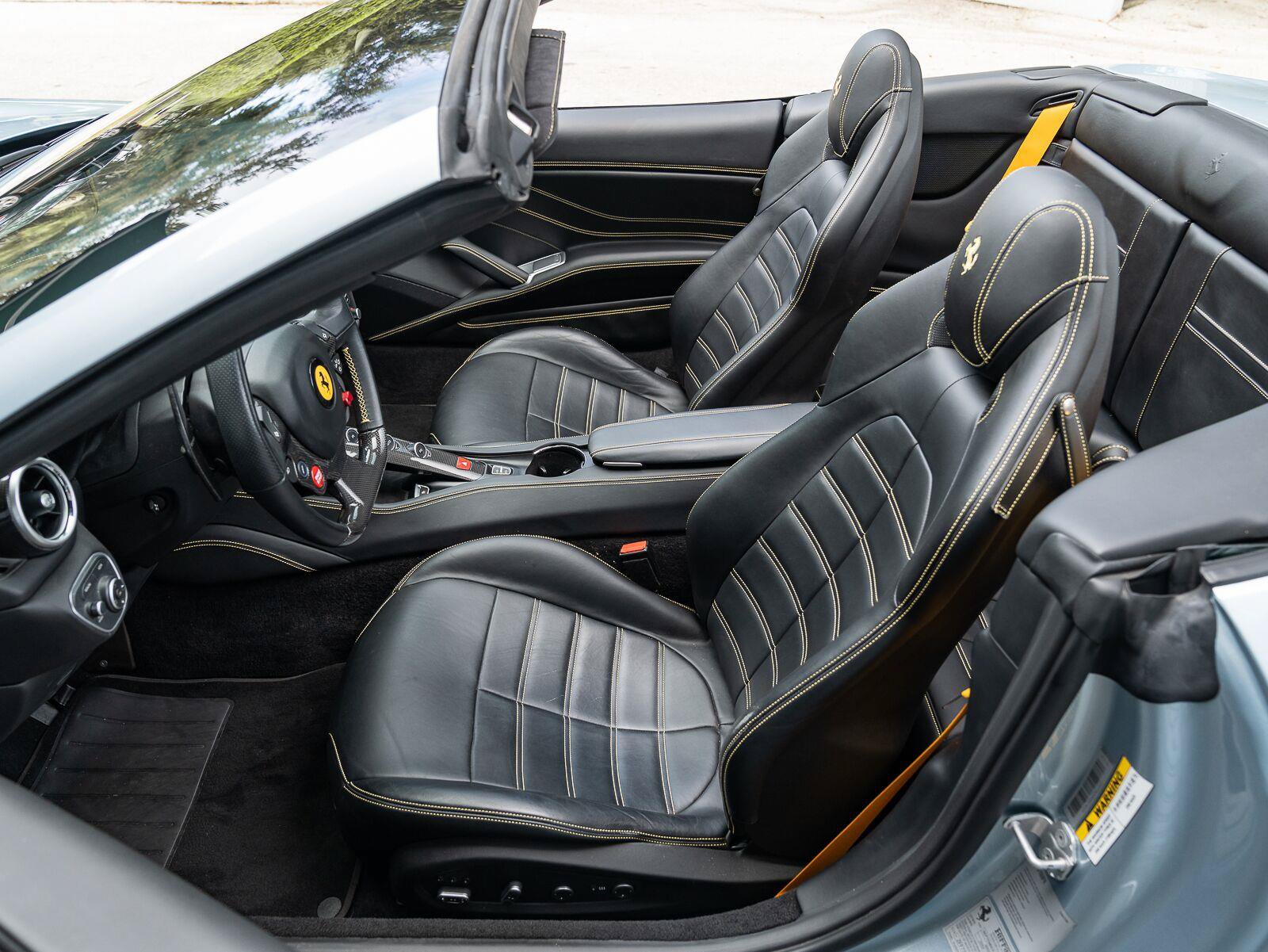 Used 2016 Ferrari California T RWD image 28