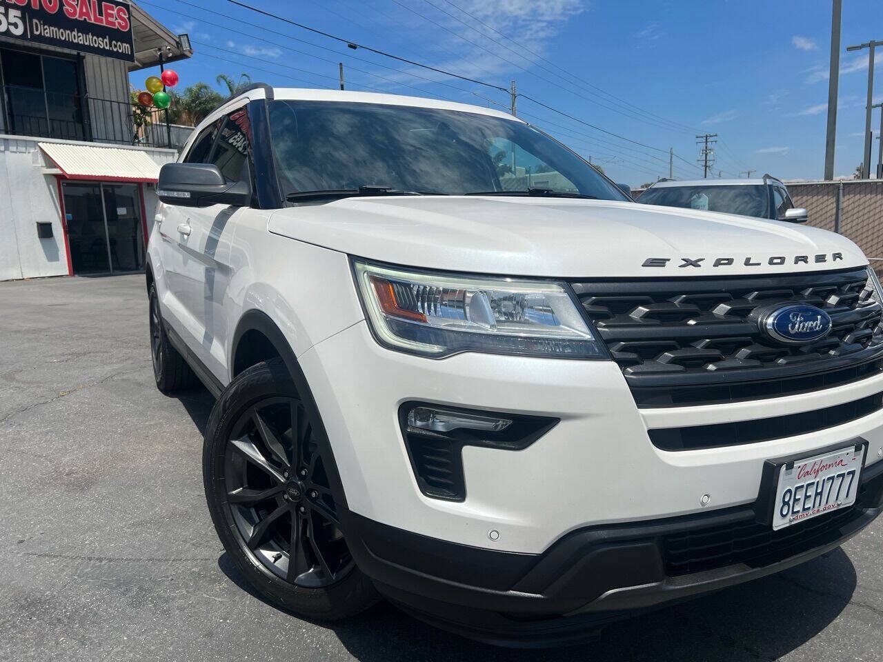 Used 2018 Ford Explorer XLT w/ Equipment Group 202A FWD image 3
