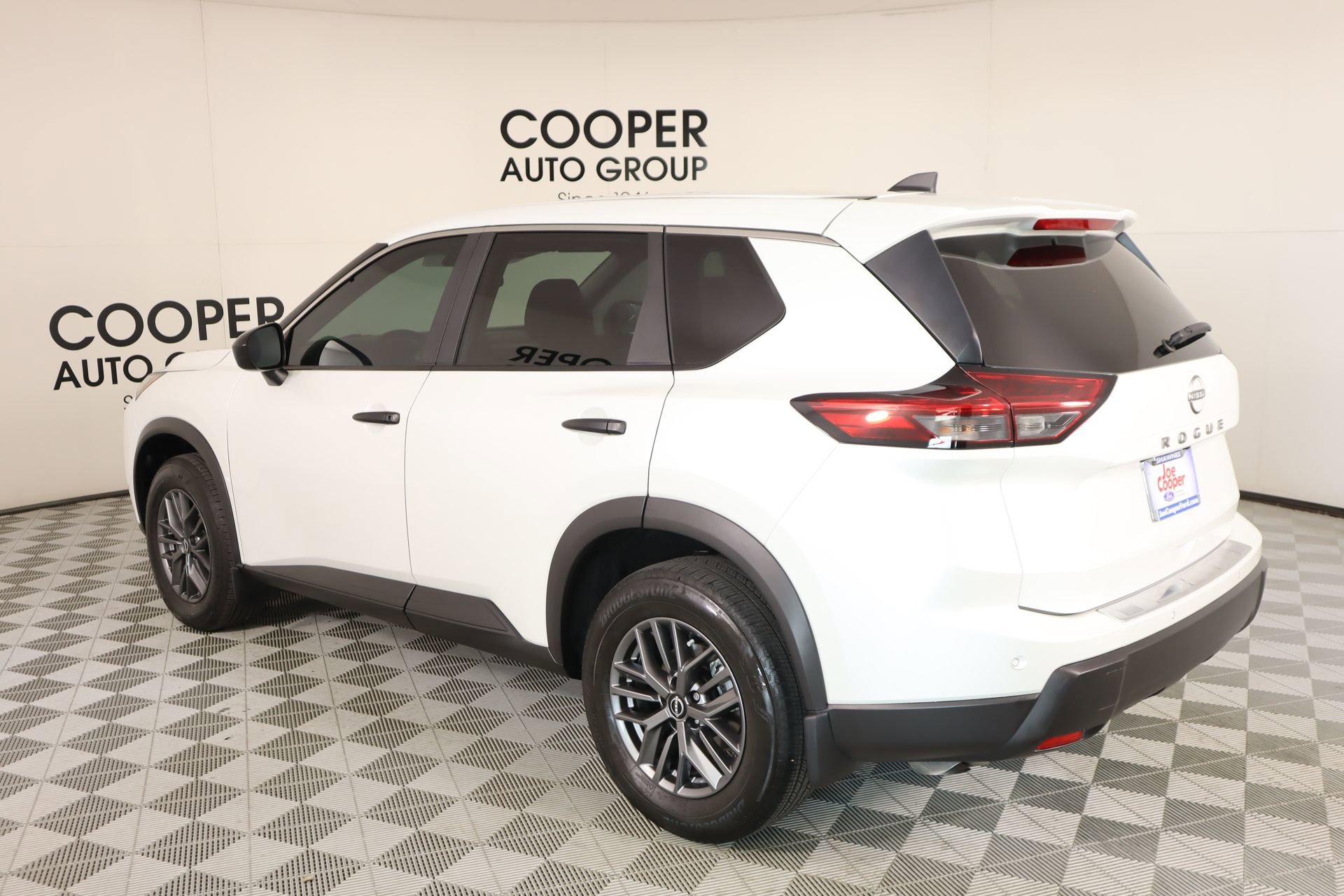 Used 2024 Nissan Rogue S image 21