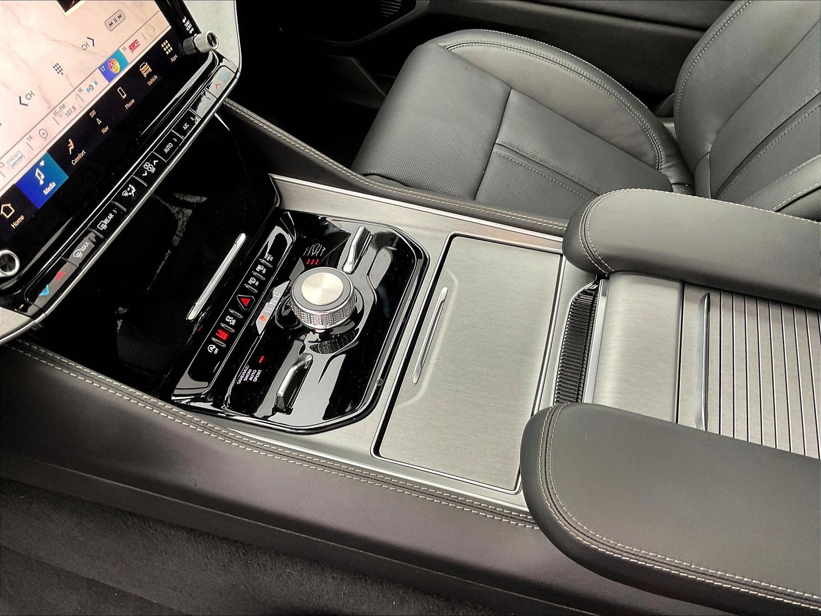 New 2026 Jeep Grand Wagoneer Limited AWD/4WD image 12