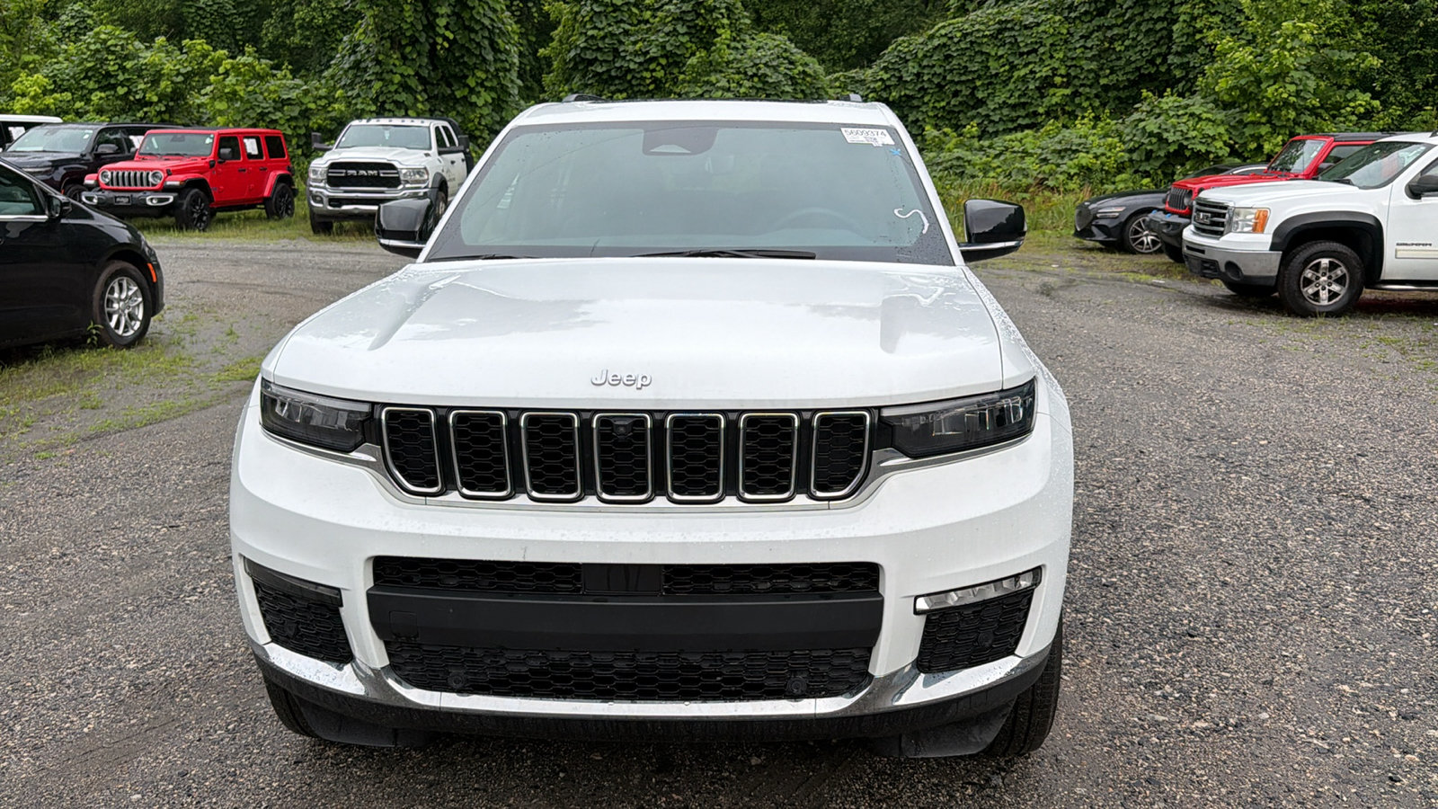 Used 2025 Jeep Grand Cherokee L Limited w/ Luxury Tech Group II AWD/4WD image 3