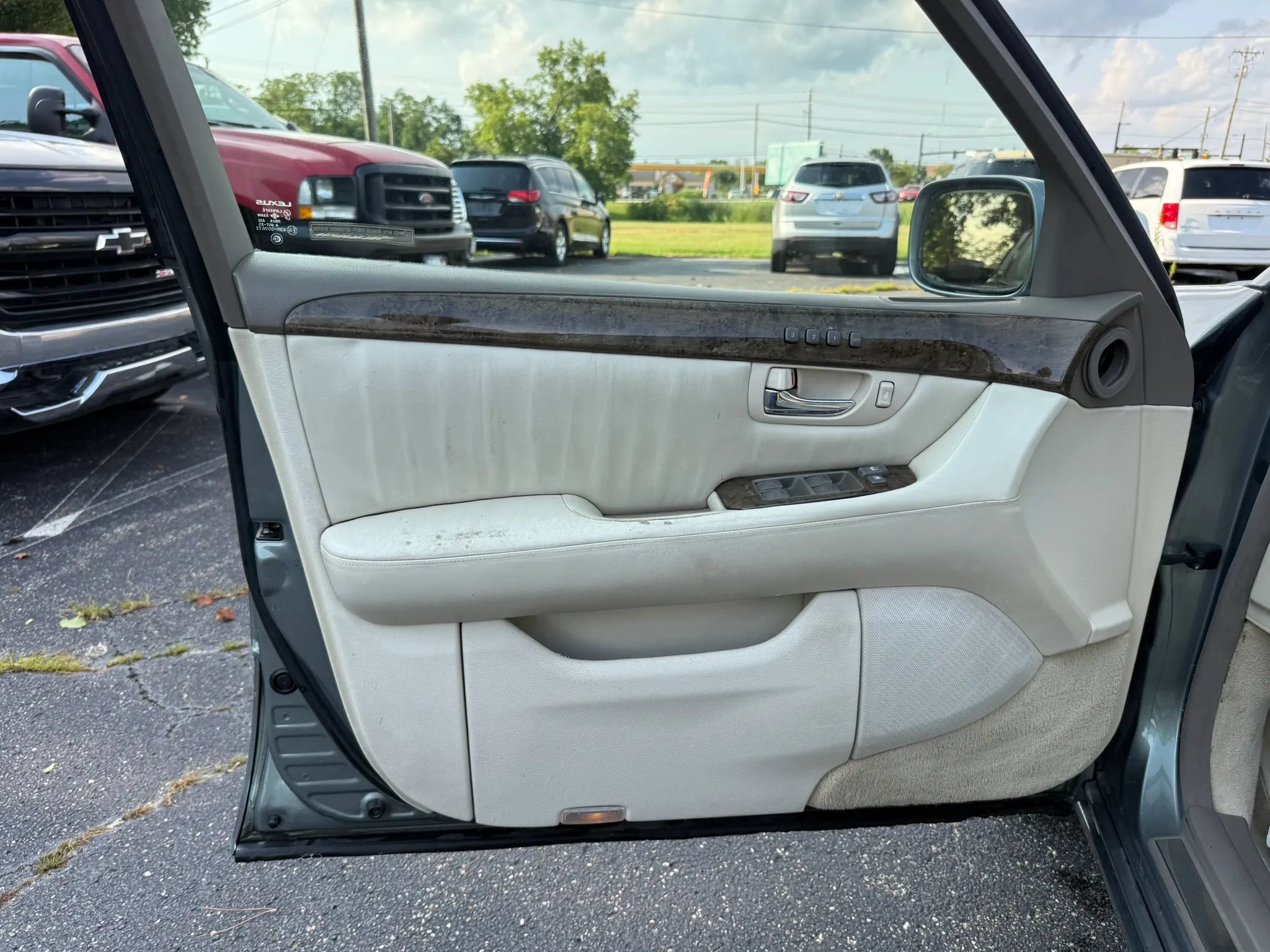Used 2001 Lexus LS 430 RWD image 10