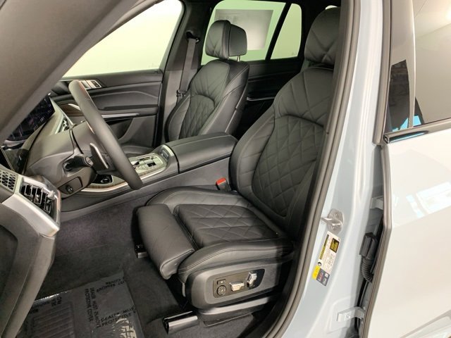 Used 2026 BMW X5 xDrive50e w/ M Sport Package image 22