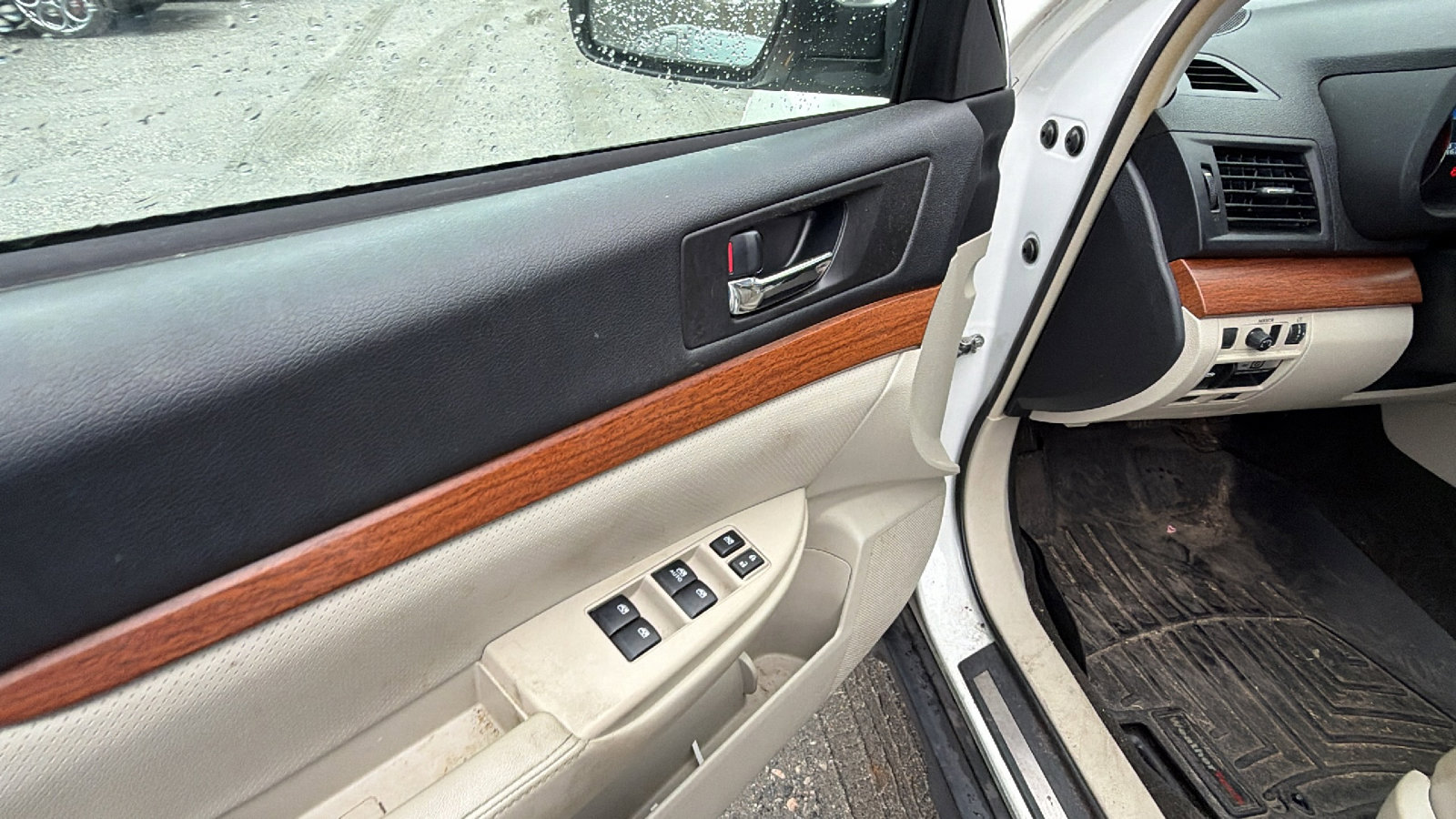 Used 2013 Subaru Outback 2.5i Limited w/ Moonroof Pkg image 15