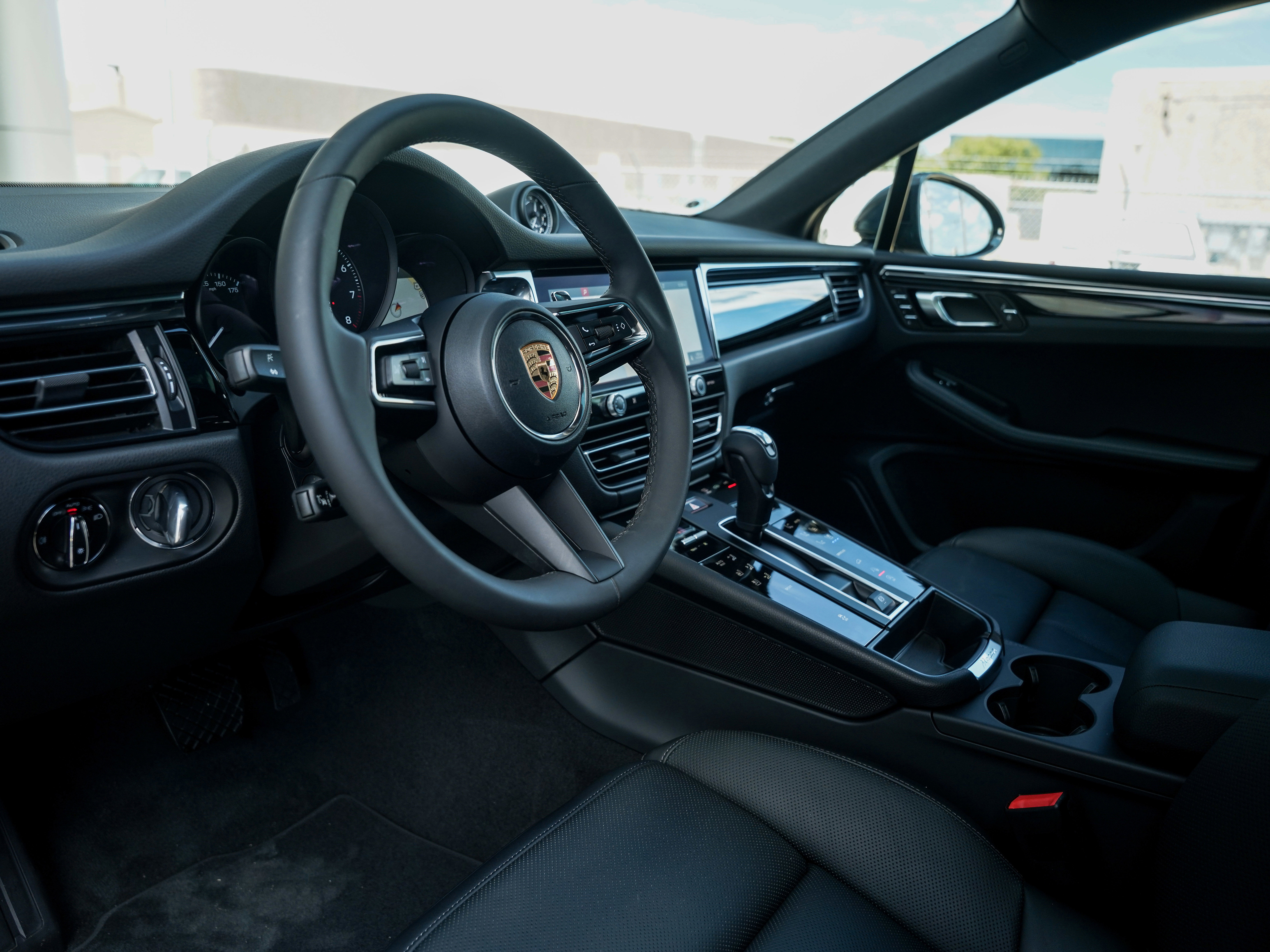 New 2026 Porsche Macan image 4