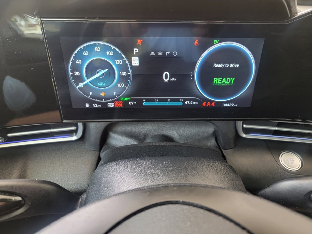 Used 2025 Hyundai Elantra Limited FWD image 17