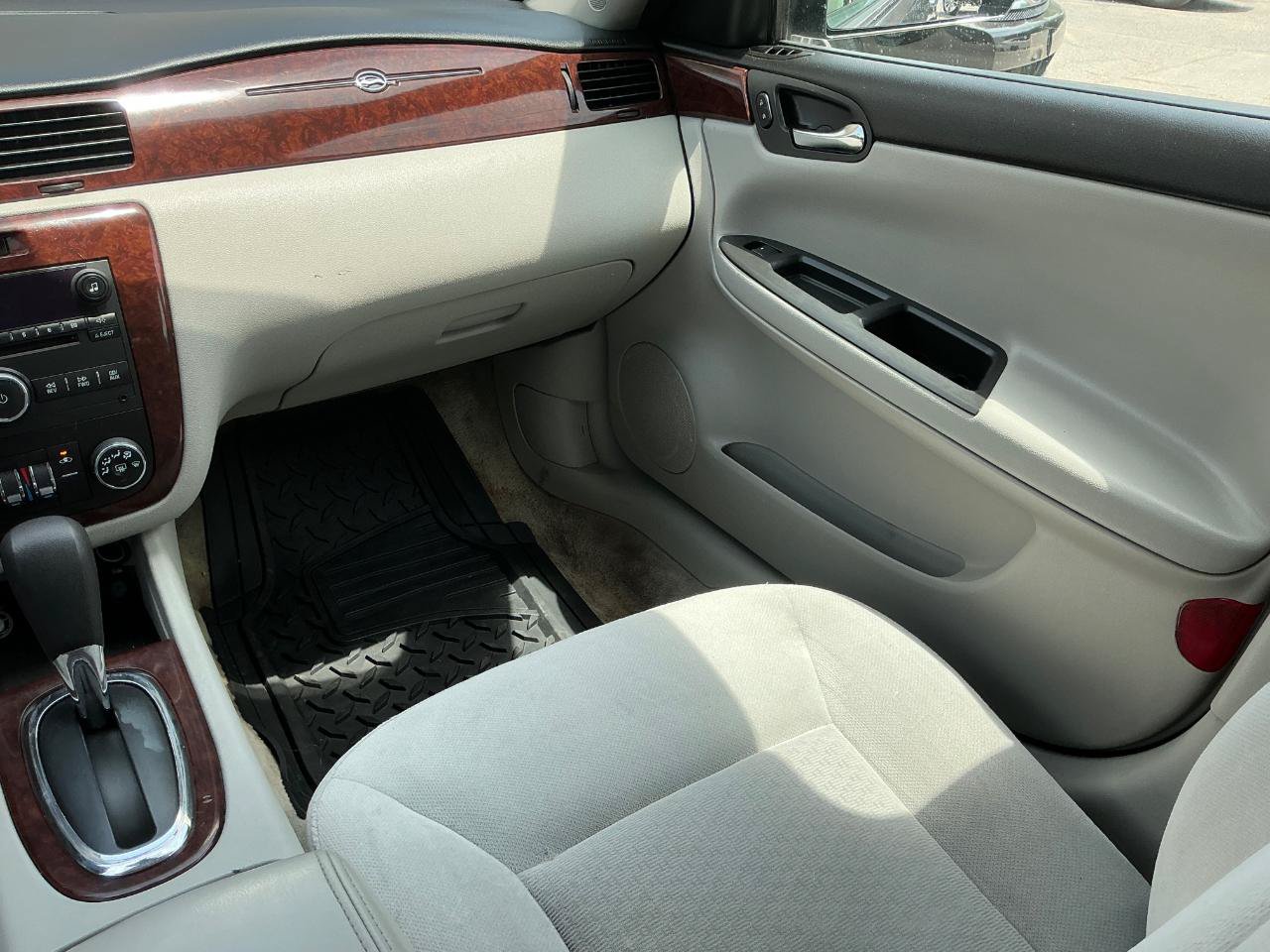 Used 2011 Chevrolet Impala LT FWD image 18