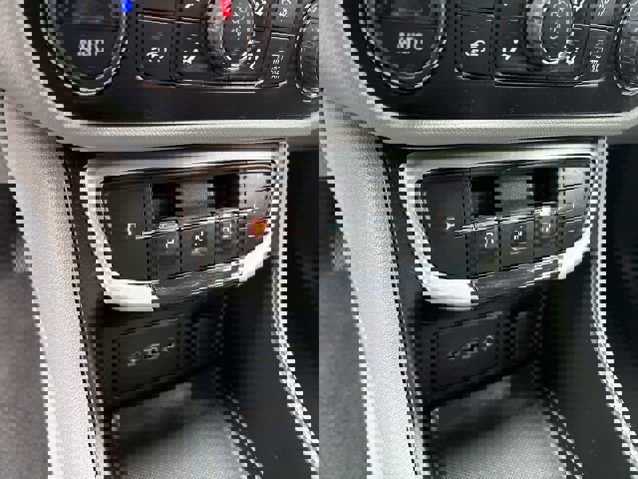 Used 2022 GMC Terrain SLE w/ Driver Convenience Package image 16