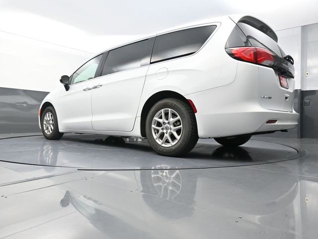Used 2023 Chrysler Voyager LX image 35