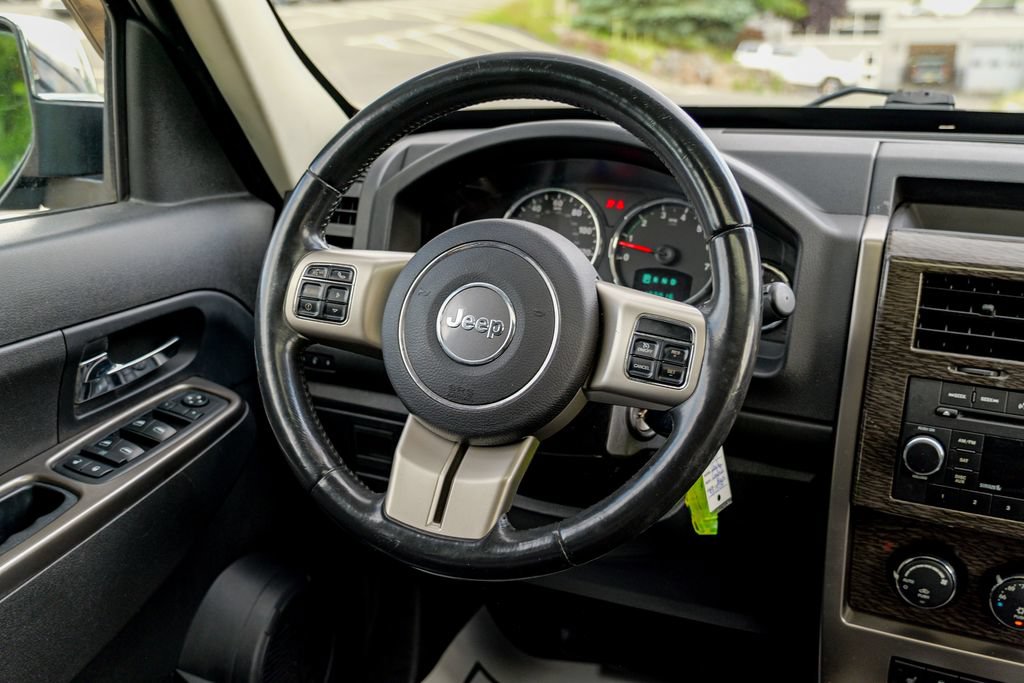 Used 2011 Jeep Liberty Limited w/ Chrome Accents Group AWD/4WD image 41