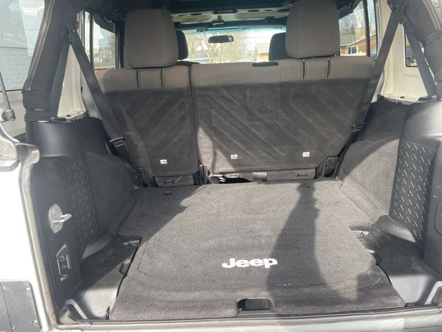 Used 2012 Jeep Wrangler Unlimited Sport image 12