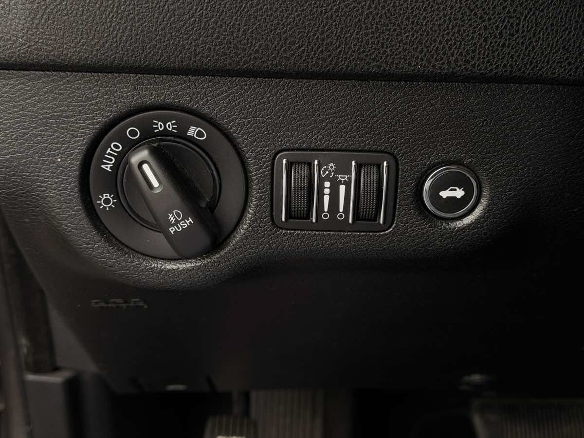 Used 2018 Dodge Charger R/T RWD image 15