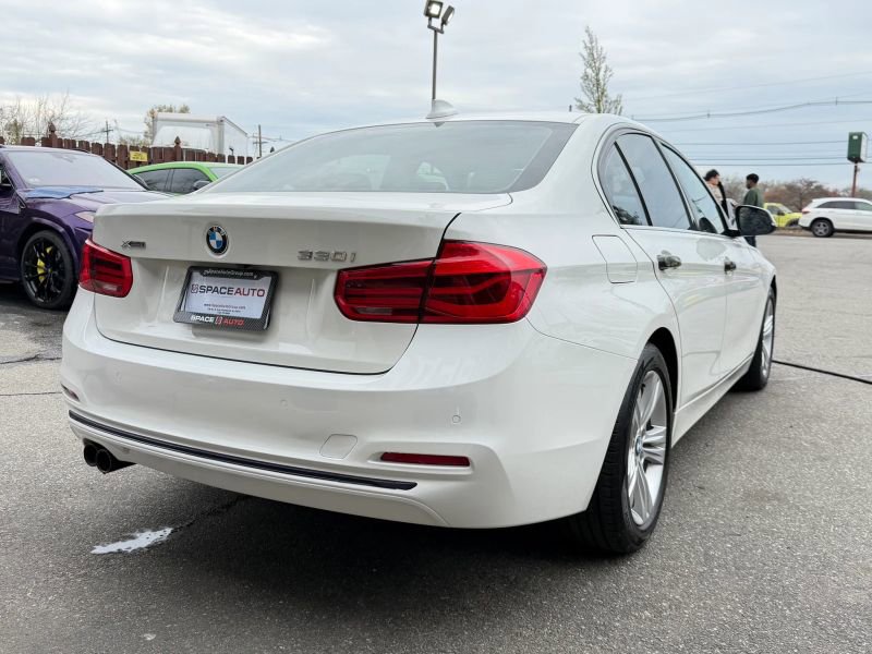 Used 2017 BMW 330i xDrive Sedan AWD/4WD image 6