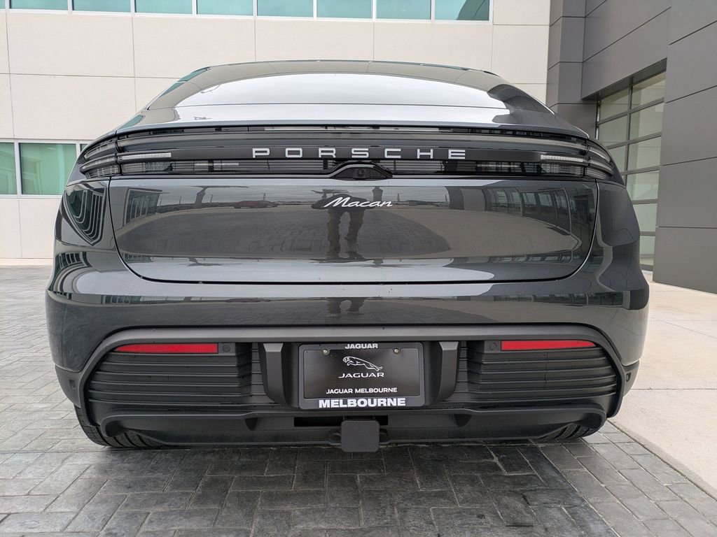 Used 2025 Porsche Macan Electric RWD image 6