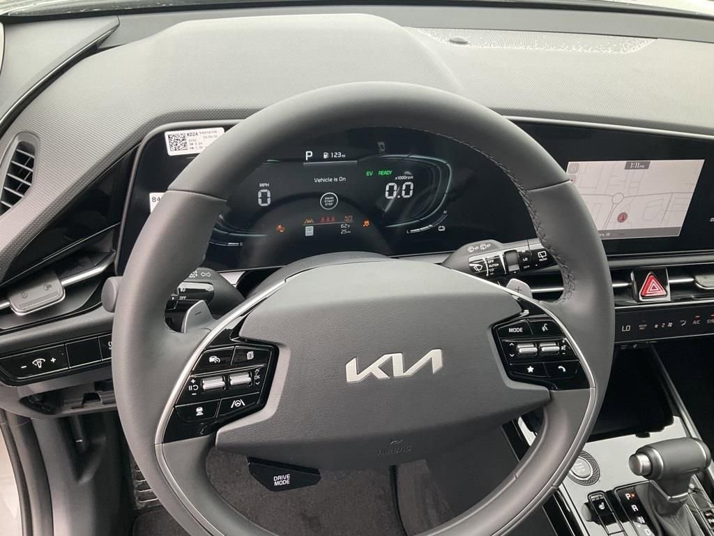 Certified 2025 Kia Niro EX Touring image 17