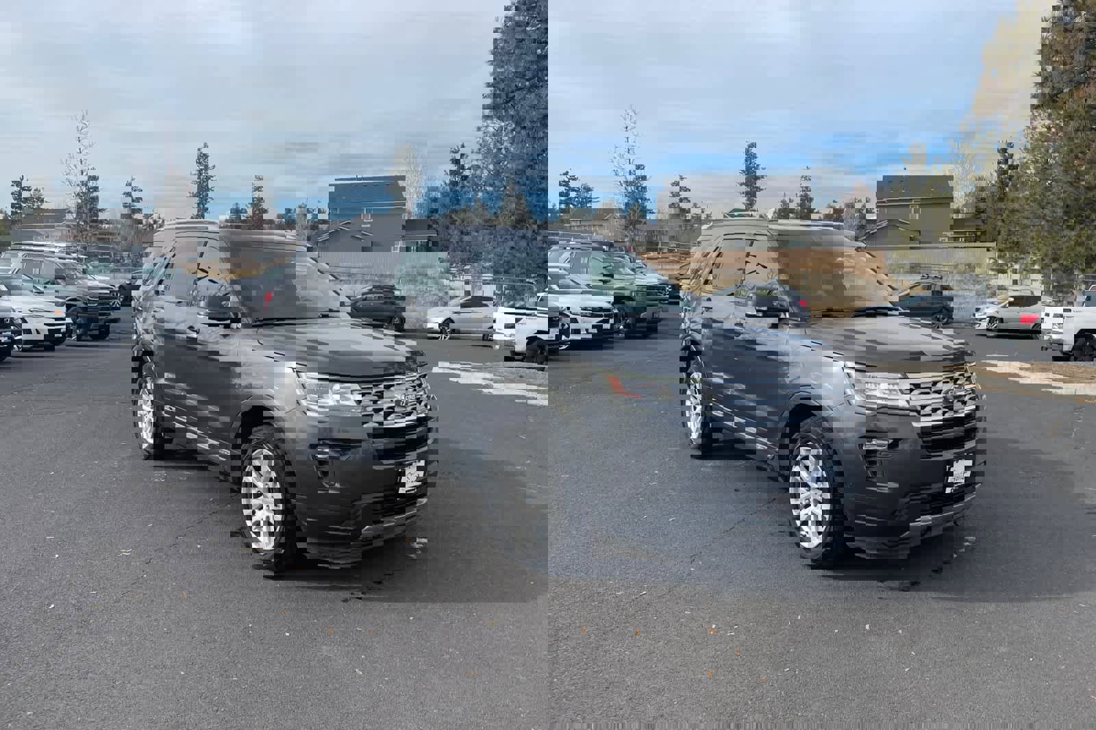 Used 2019 Ford Explorer XLT w/ Equipment Group 201A image 9