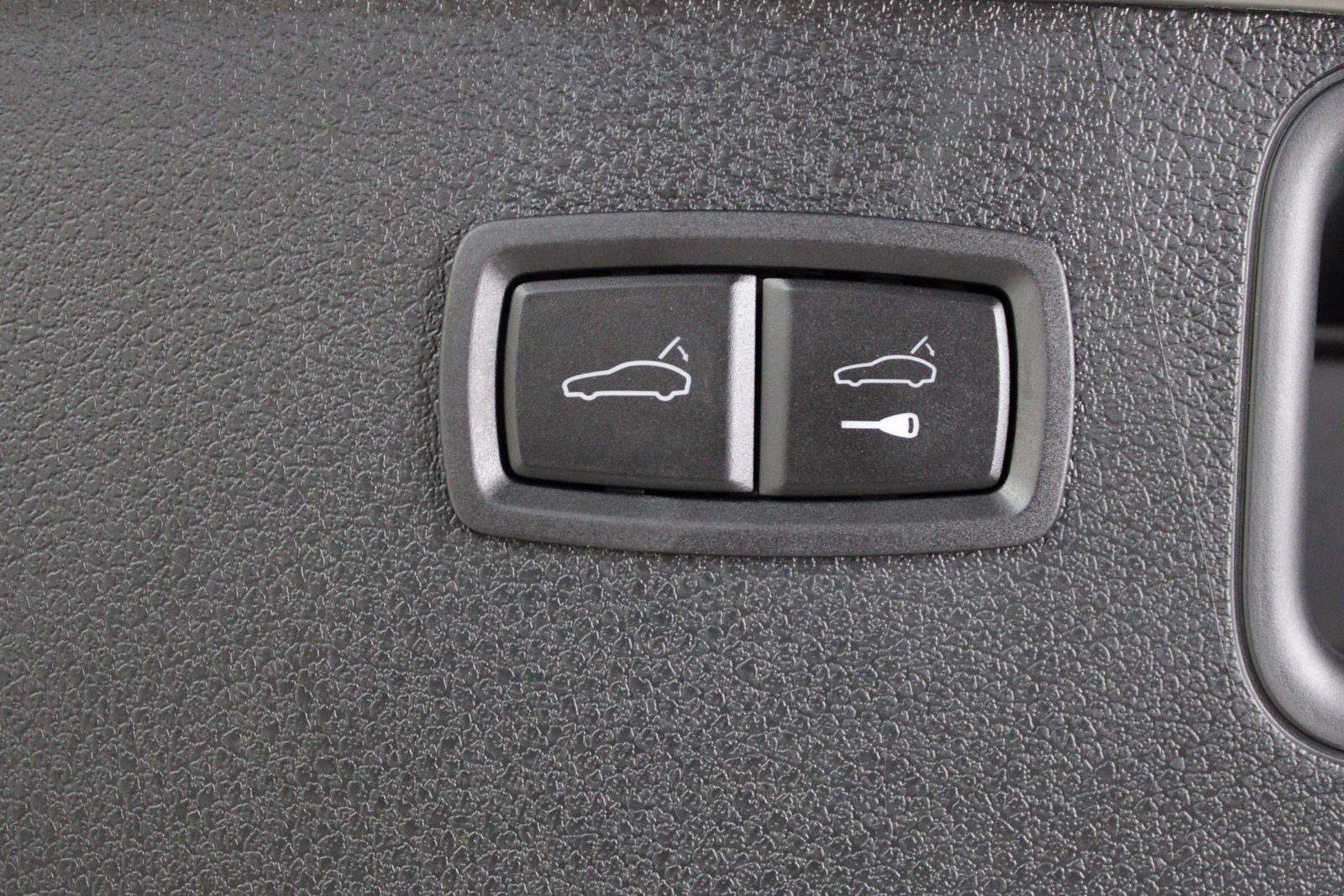 Used 2025 Porsche Macan image 17