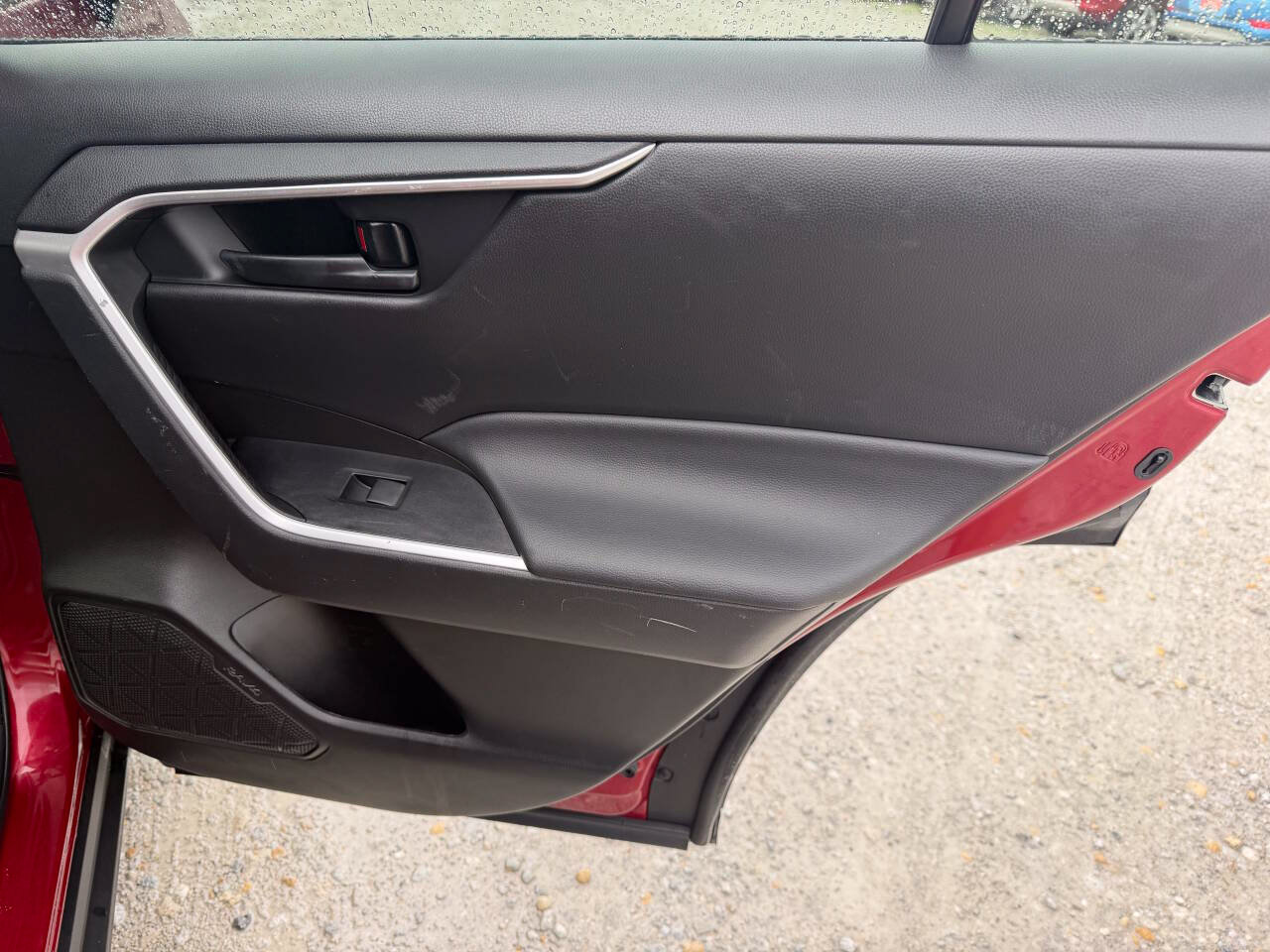 Used 2022 Toyota RAV4 LE AWD/4WD image 18