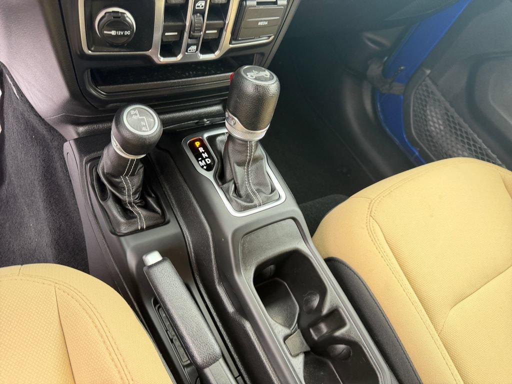 Used 2019 Jeep Wrangler Unlimited Sahara w/ Cold Weather Group AWD/4WD image 15