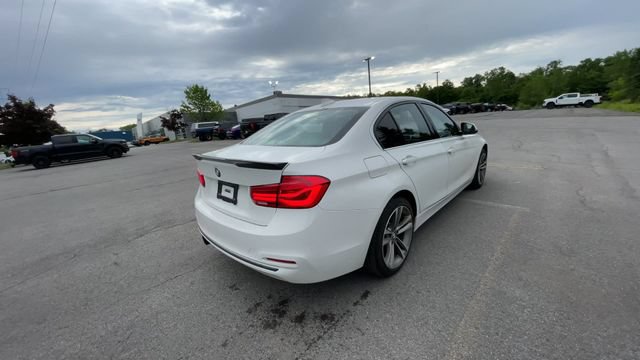 Used 2018 BMW 330i xDrive Sedan AWD/4WD image 9