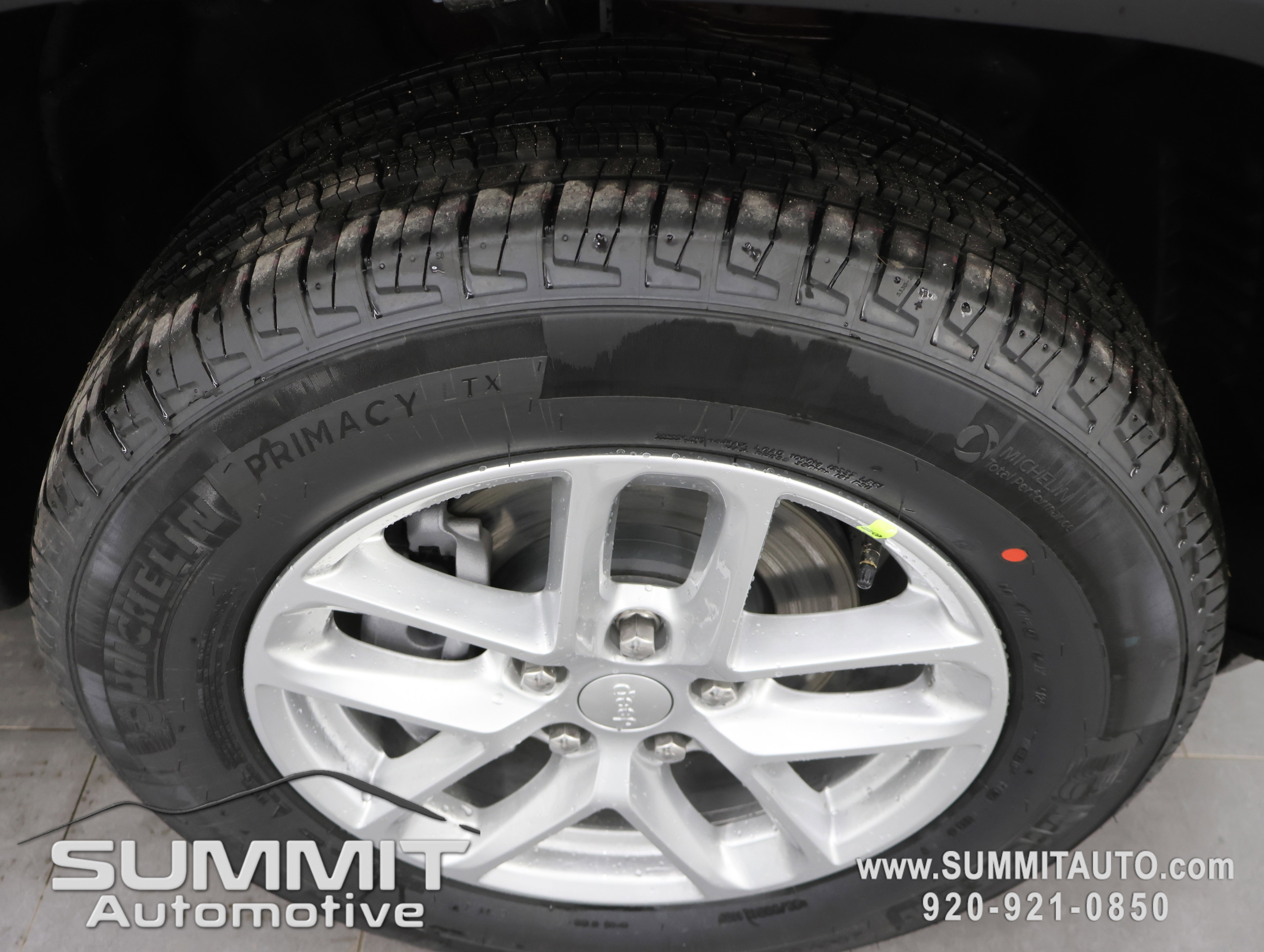 New 2026 Jeep Grand Cherokee Laredo X image 3