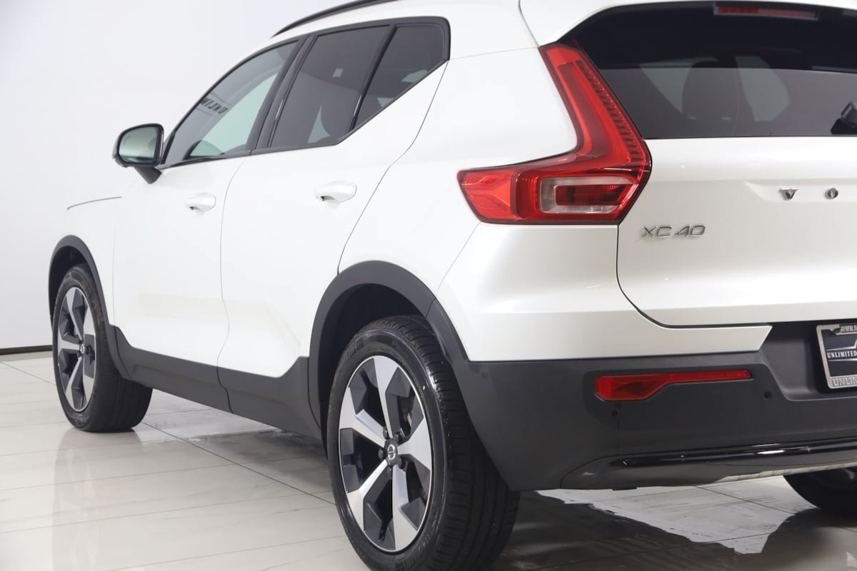 Used 2026 Volvo XC40 B5 Plus AWD/4WD image 24