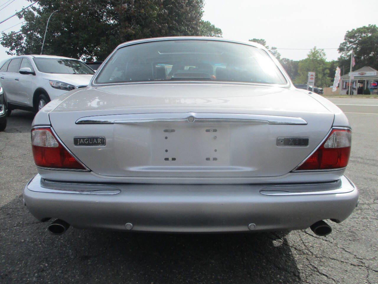 Used 2001 Jaguar XJ8 image 3