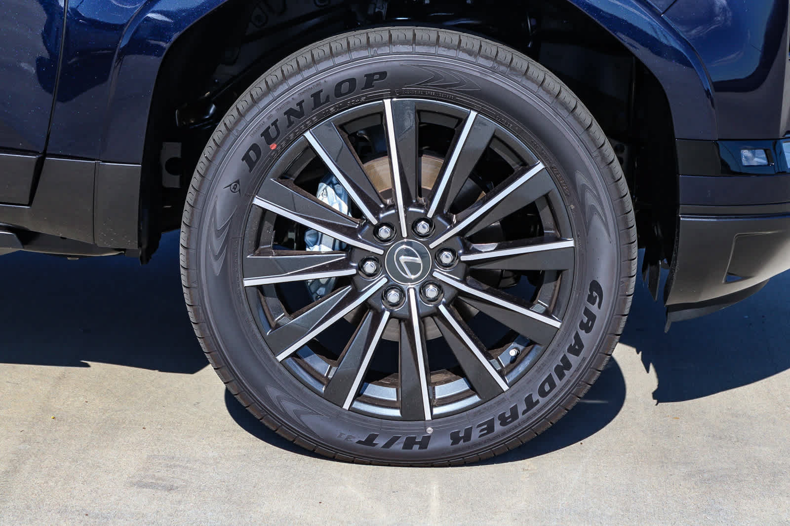 New 2026 Lexus GX 550 w/ Cold Area Package AWD/4WD image 9