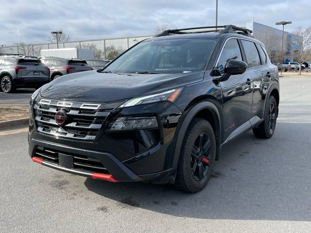 Used 2025 Nissan Rogue SV image 3