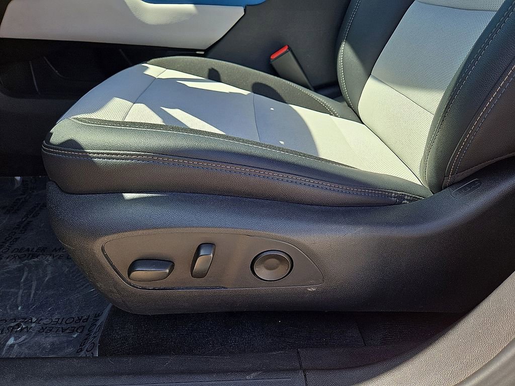 Used 2025 Chevrolet Equinox EV LT image 25